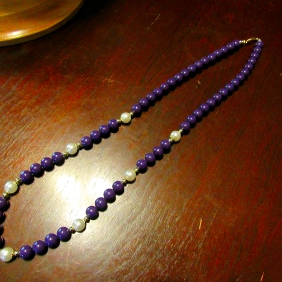 🪻💜🪻 Lovely Vintage Purple & White Faux Pearl Beaded Necklace - Picture 8 of 15
